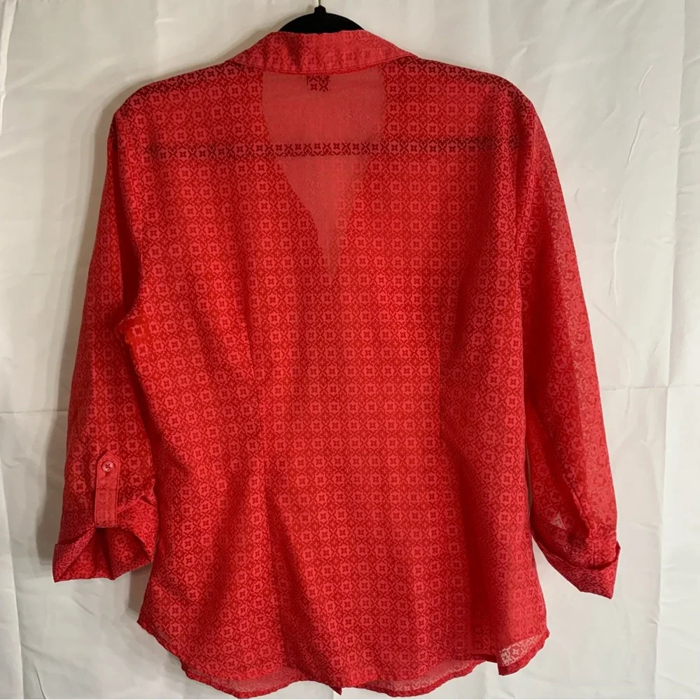 Ann Taylor Red Geometric Semi-Sheer Button-Up Shirt, size 10 - Picture 12 of 13